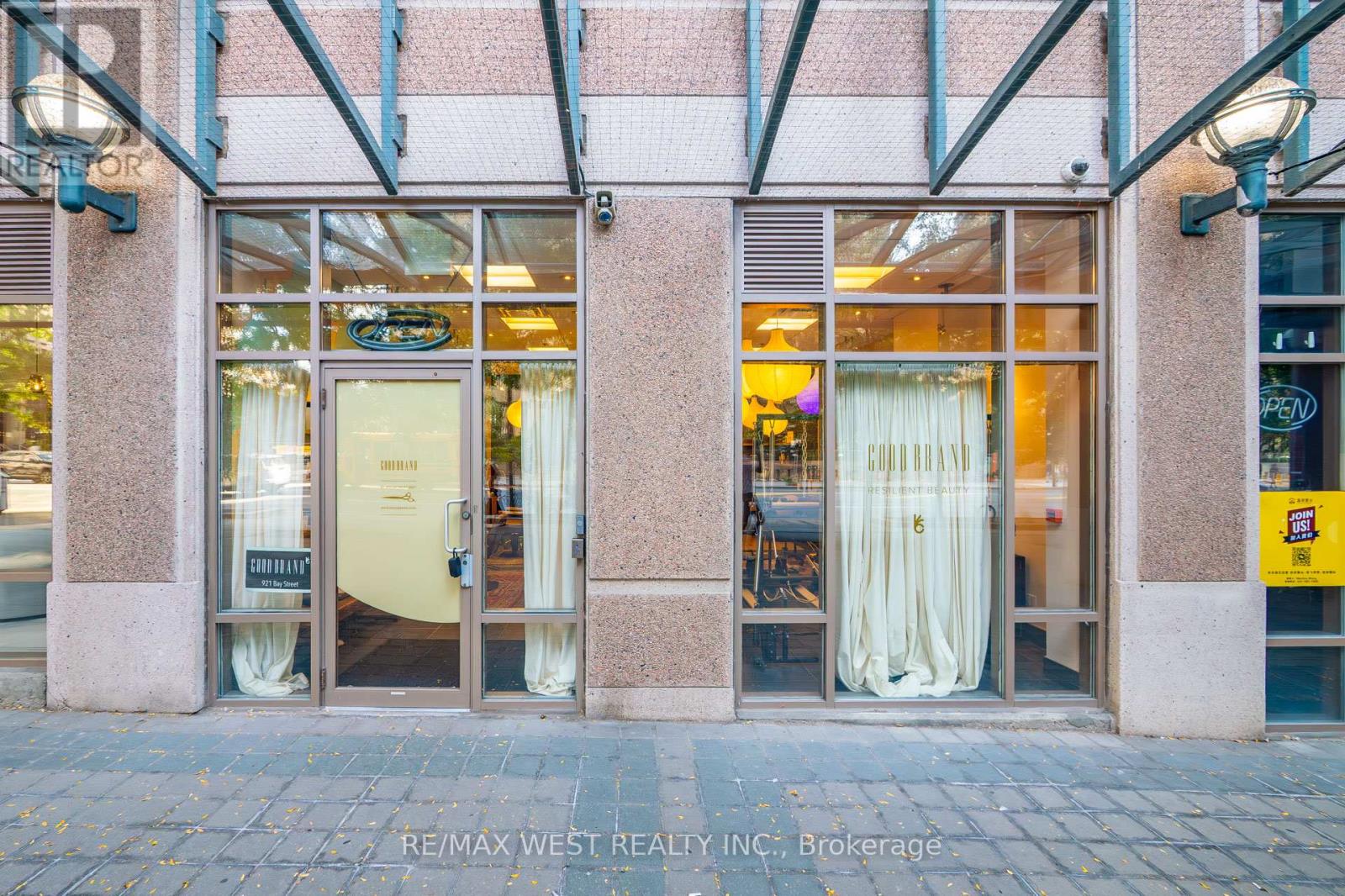 921 Bay St. Street, Toronto, Ontario  M5S 3L6 - Photo 6 - C12455553