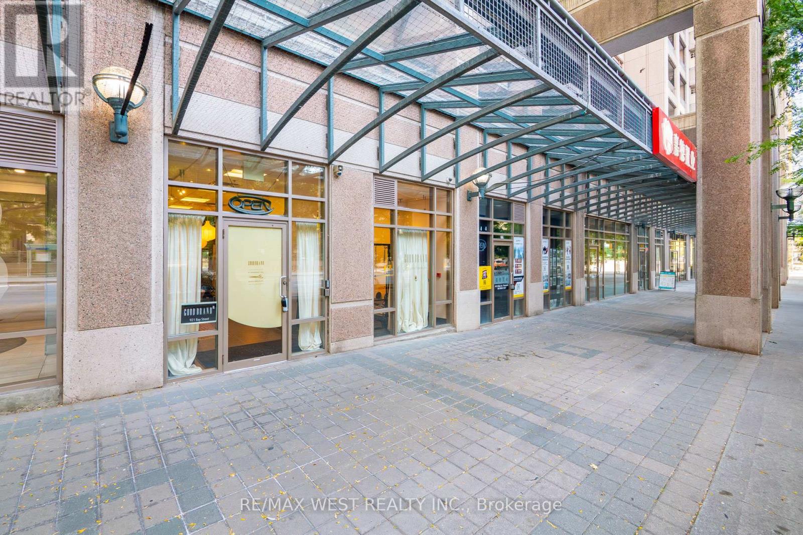 921 Bay St. Street, Toronto, Ontario  M5S 3L6 - Photo 5 - C12455553