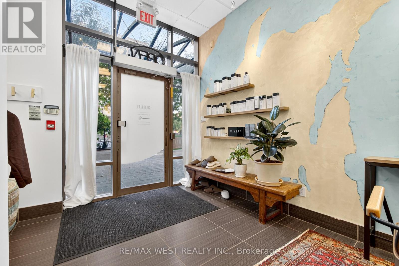 921 Bay St. Street, Toronto, Ontario  M5S 3L6 - Photo 8 - C12455553