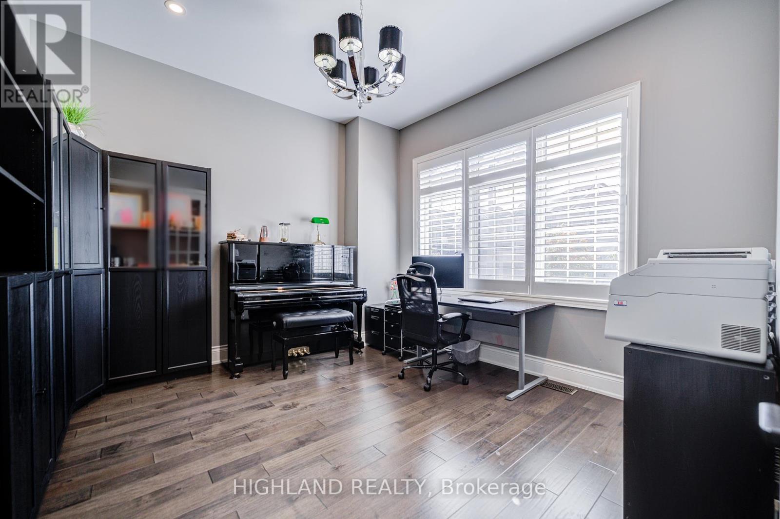 3185 Meadow Marsh Crescent, Oakville, Ontario  L6H 0T6 - Photo 11 - W12455014