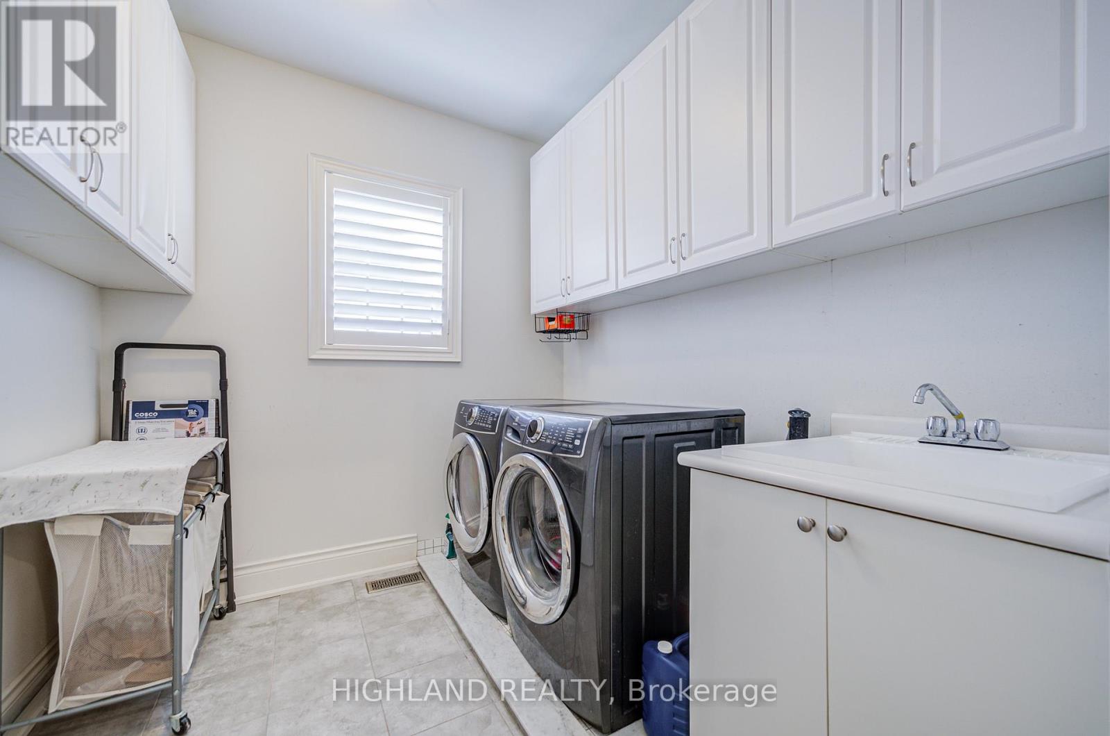 3185 Meadow Marsh Crescent, Oakville, Ontario  L6H 0T6 - Photo 38 - W12455014