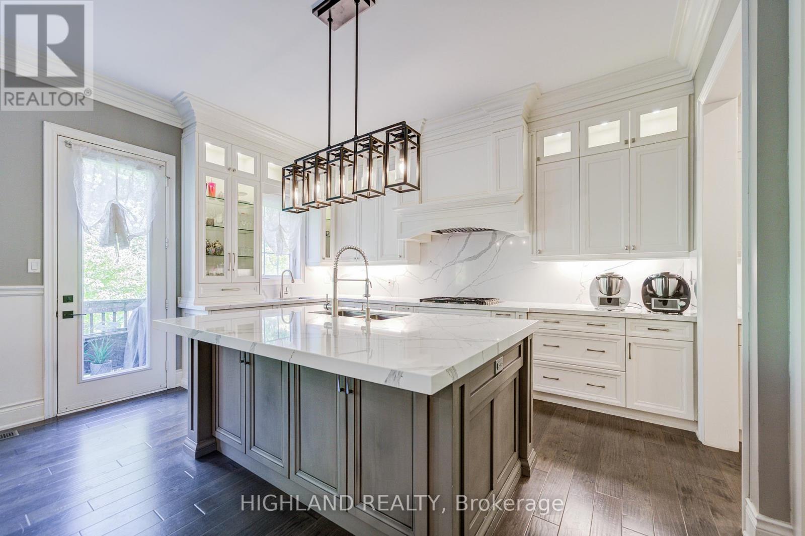 3185 Meadow Marsh Crescent, Oakville, Ontario  L6H 0T6 - Photo 24 - W12455014