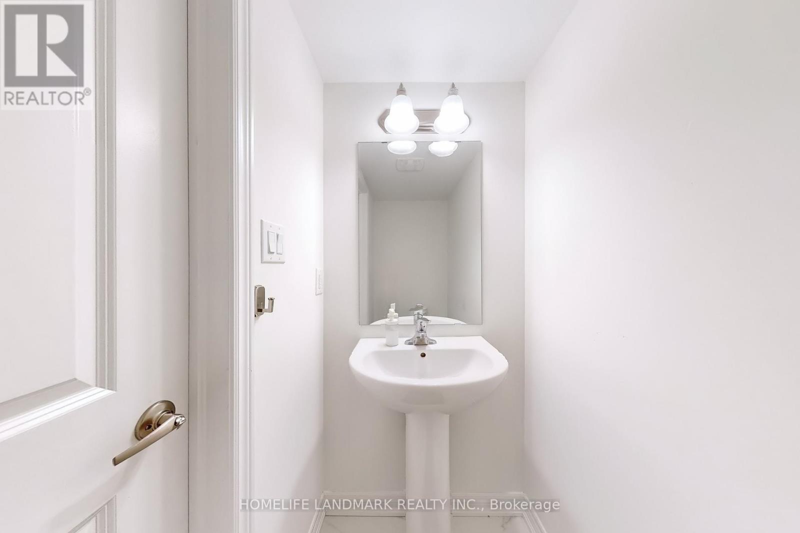 2 Reid Avenue N, Hamilton, Ontario  L8H 0B5 - Photo 11 - X12455735