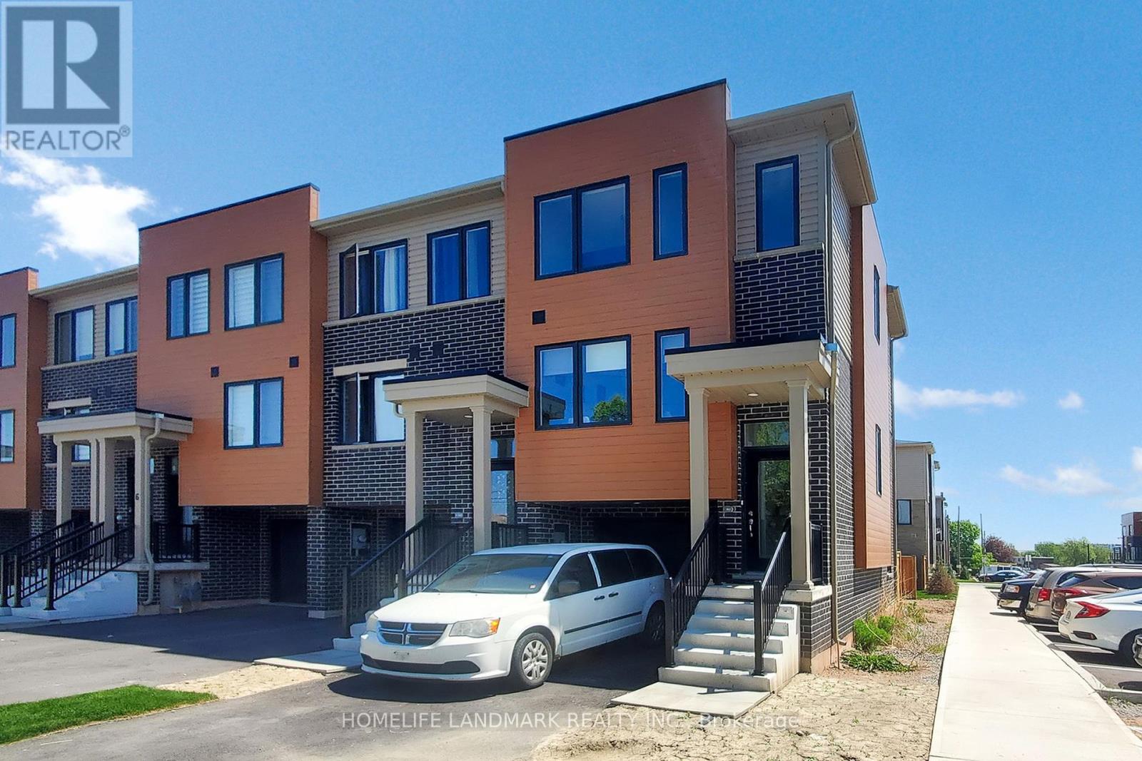 2 Reid Avenue N, Hamilton, Ontario  L8H 0B5 - Photo 2 - X12455735