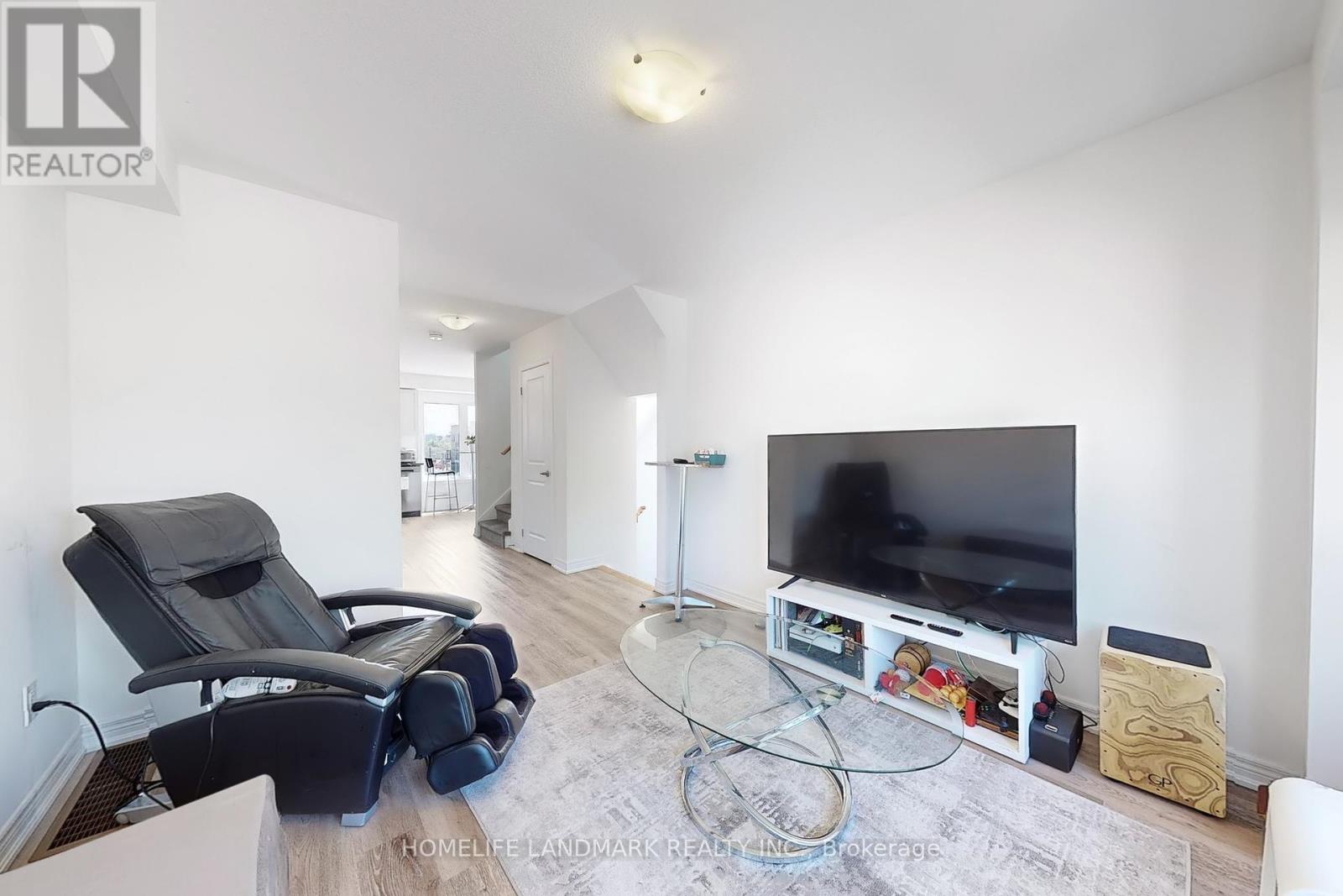2 Reid Avenue N, Hamilton, Ontario  L8H 0B5 - Photo 4 - X12455735