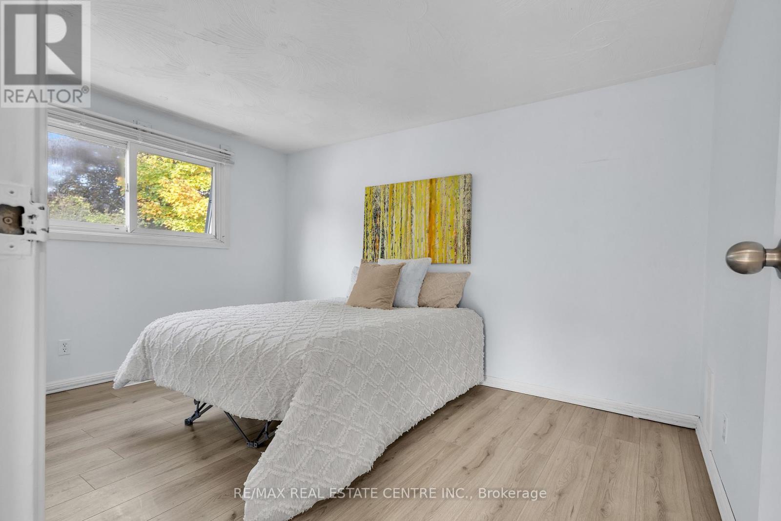 87 Christopher Drive, Waterloo, Ontario  N2J 4J6 - Photo 12 - X12455748