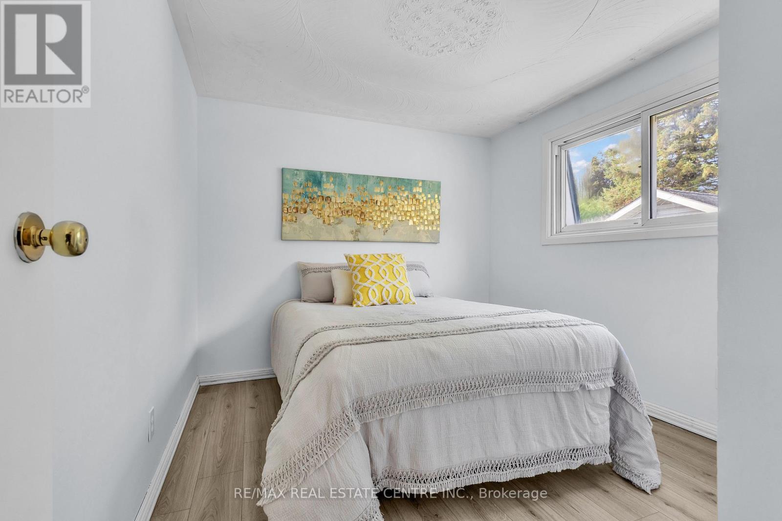 87 Christopher Drive, Waterloo, Ontario  N2J 4J6 - Photo 15 - X12455748
