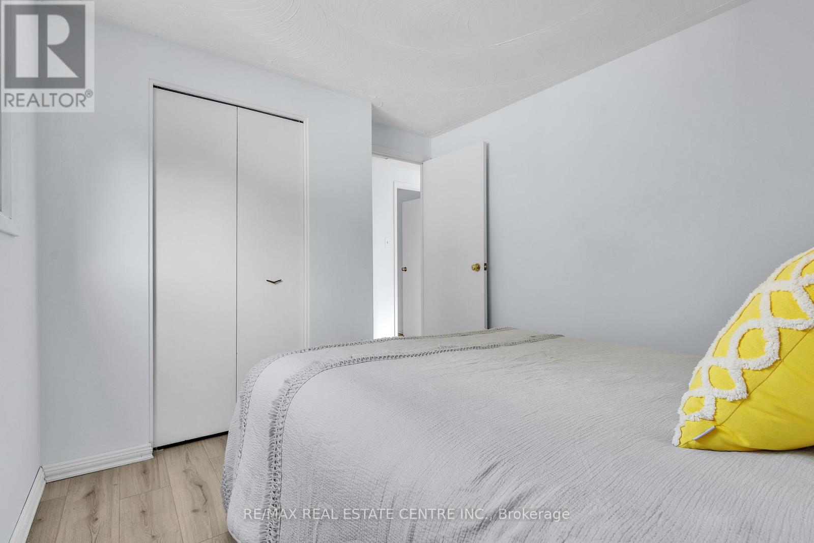 87 Christopher Drive, Waterloo, Ontario  N2J 4J6 - Photo 16 - X12455748