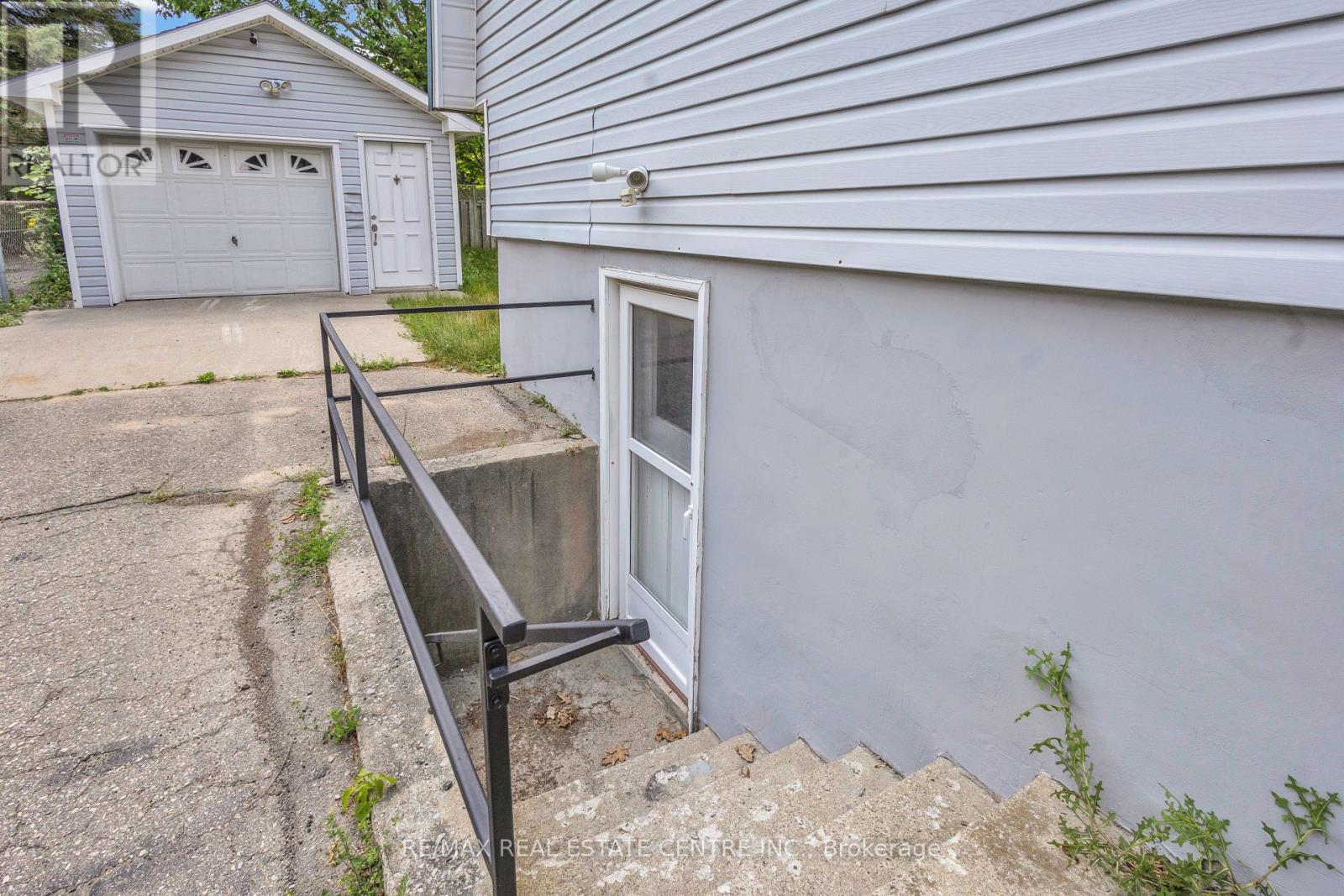 87 Christopher Drive, Waterloo, Ontario  N2J 4J6 - Photo 27 - X12455748