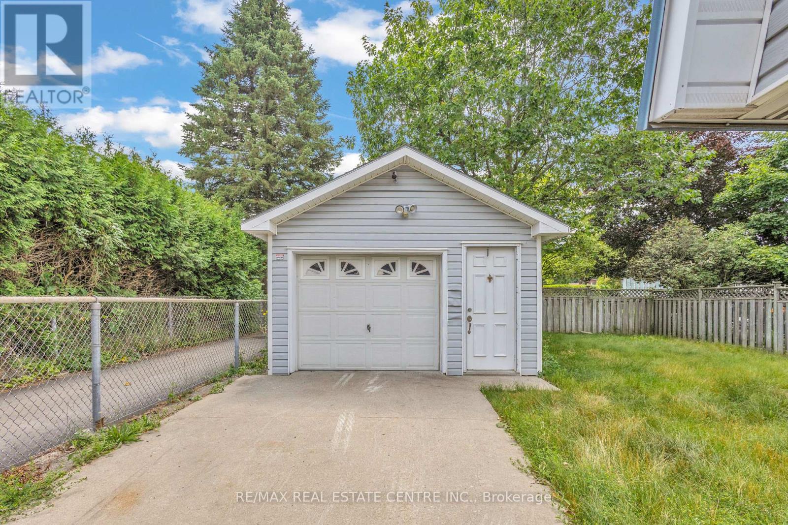 87 Christopher Drive, Waterloo, Ontario  N2J 4J6 - Photo 28 - X12455748