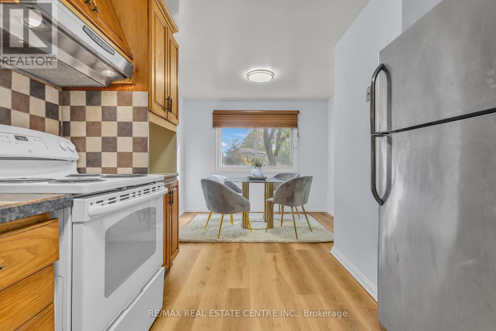 87 Christopher Drive, Waterloo, Ontario  N2J 4J6 - Photo 8 - X12455748