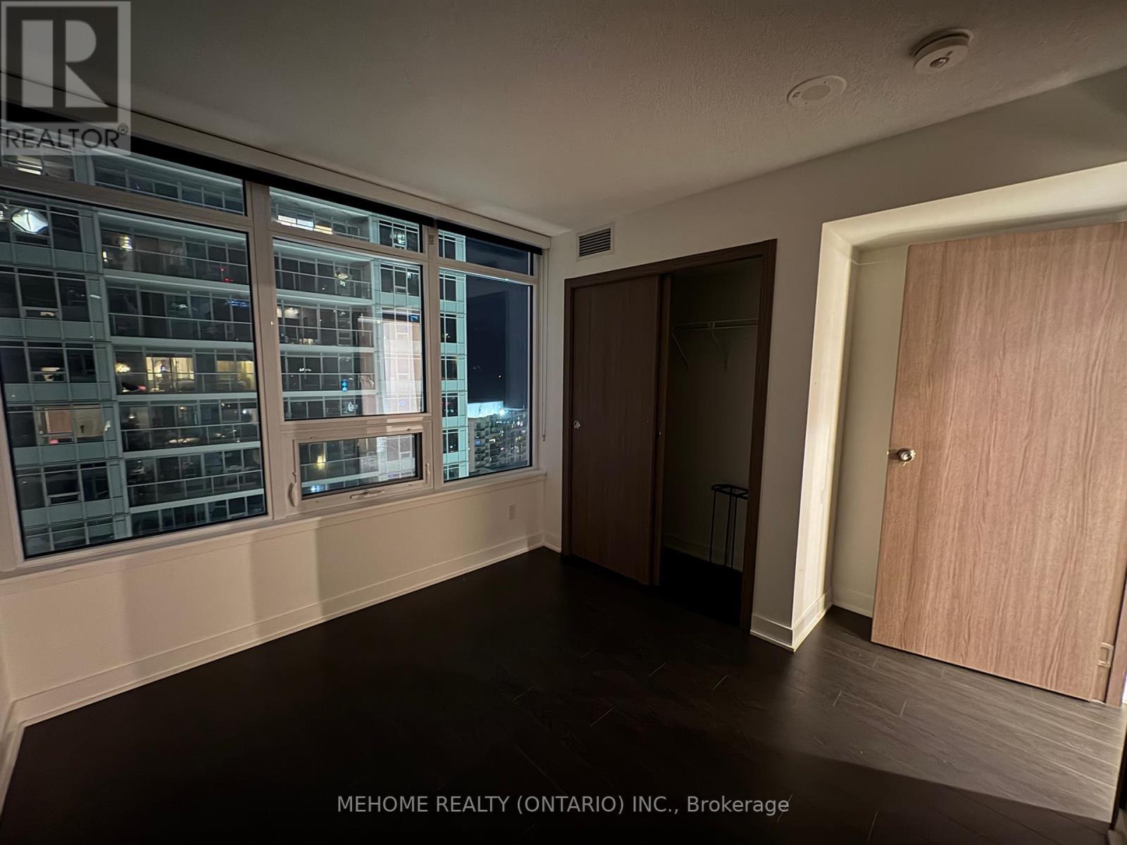2011 - 19 Bathurst Street, Toronto, Ontario  M5V 0N2 - Photo 4 - C12430942