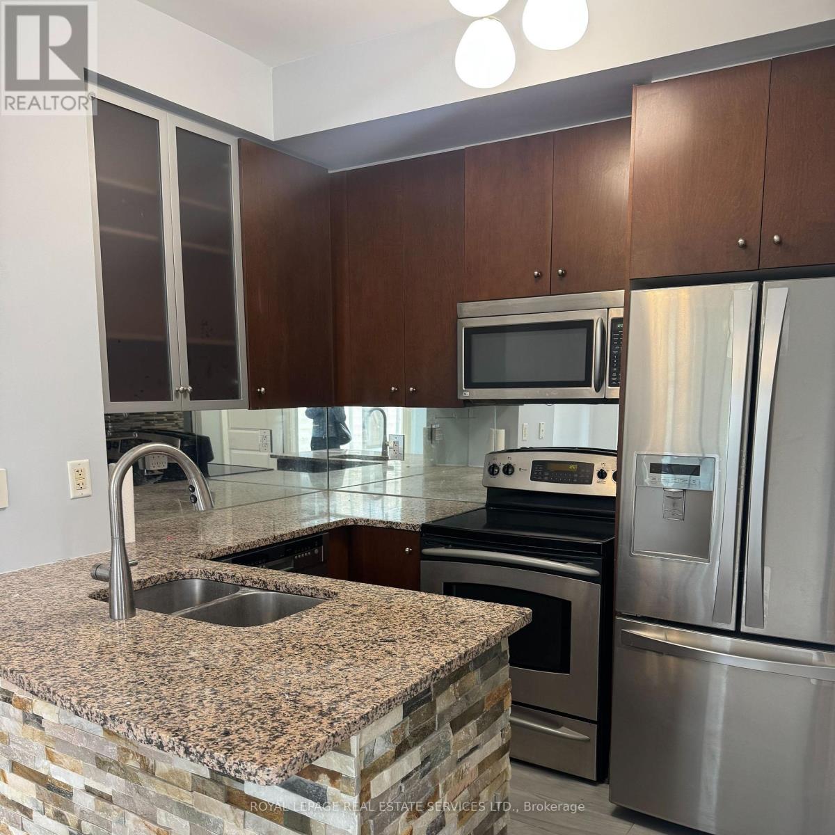 405 - 18 Yorkville Avenue, Toronto, Ontario  M4W 3Y8 - Photo 10 - C12455759