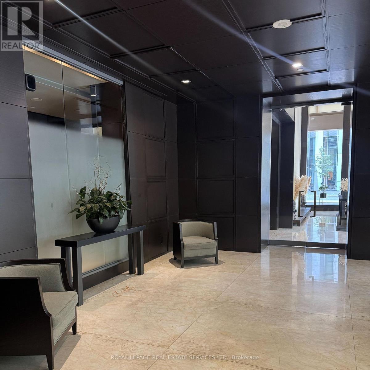 405 - 18 Yorkville Avenue, Toronto, Ontario  M4W 3Y8 - Photo 4 - C12455759