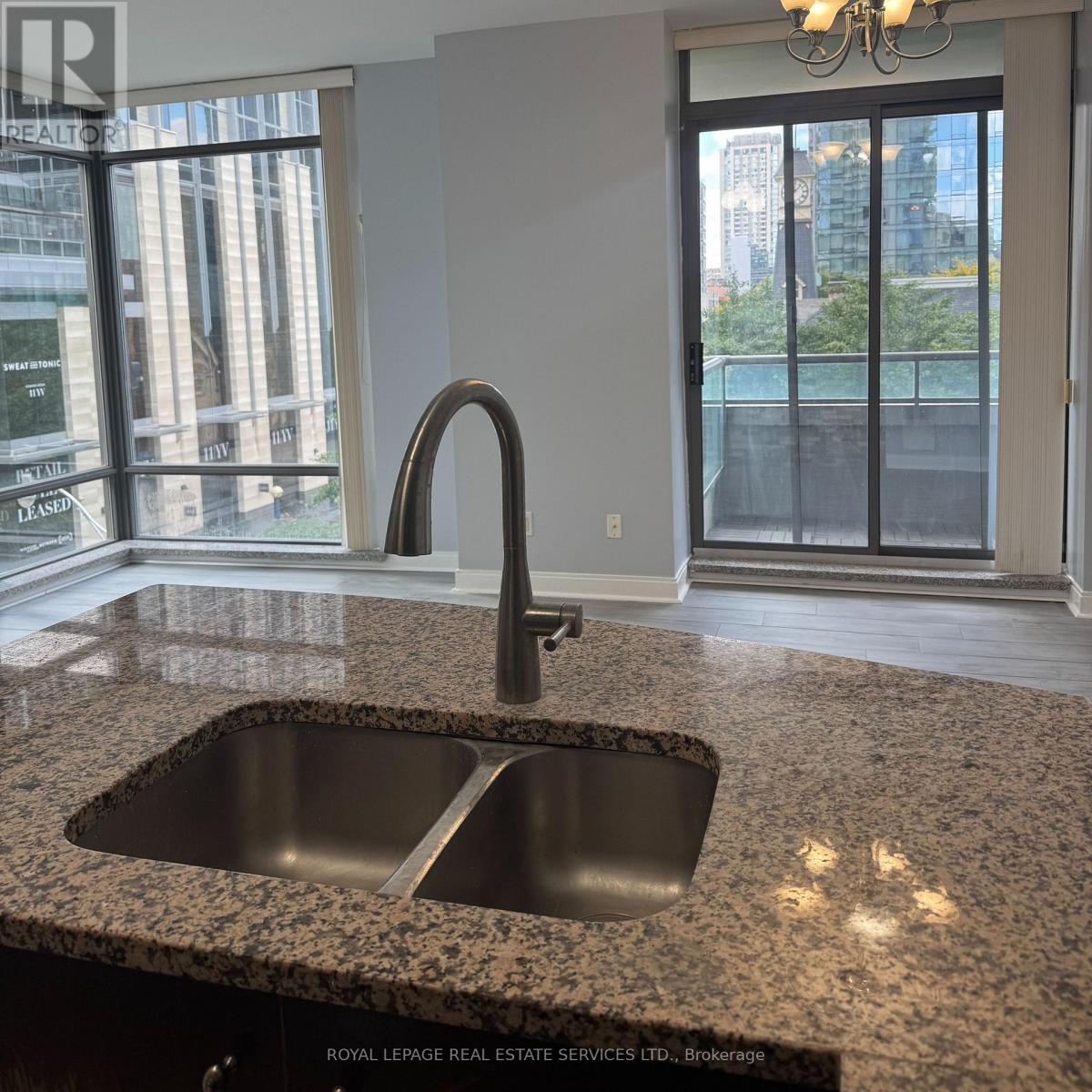 405 - 18 Yorkville Avenue, Toronto, Ontario  M4W 3Y8 - Photo 9 - C12455759