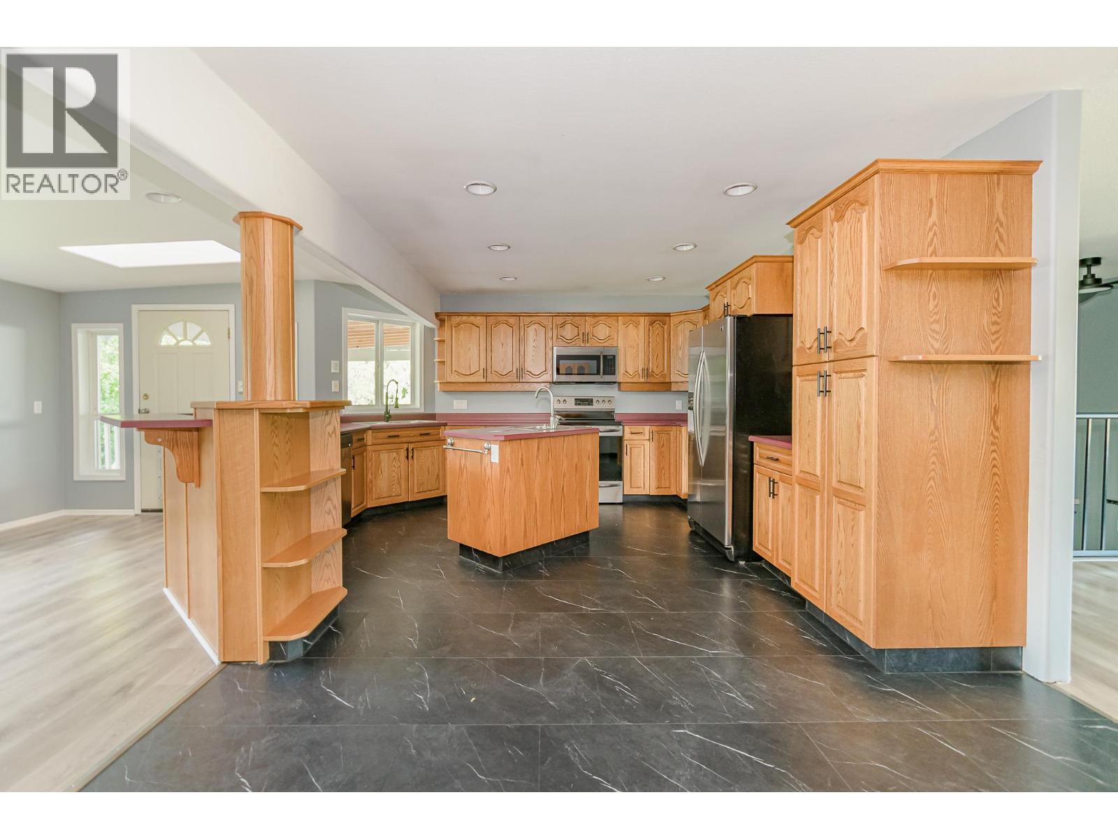 714 Maple Street, Sicamous, British Columbia  V0E 2V1 - Photo 5 - 10359062