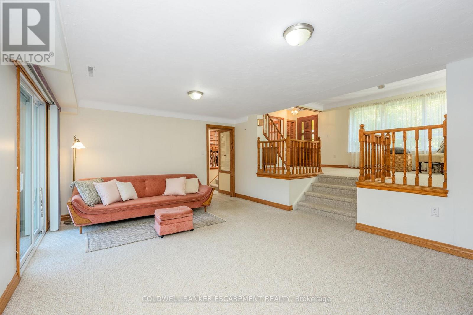 111 Elizabeth Drive, Halton Hills, Ontario  L7J 1B6 - Photo 10 - W12455760