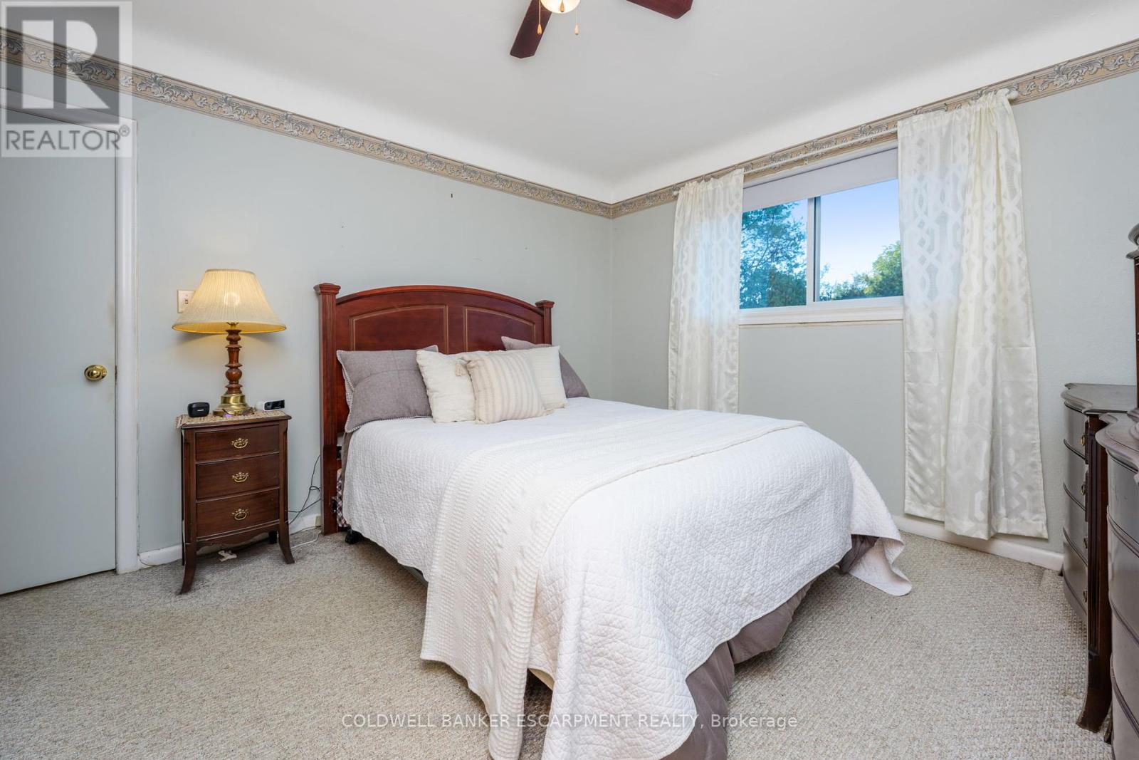 111 Elizabeth Drive, Halton Hills, Ontario  L7J 1B6 - Photo 20 - W12455760