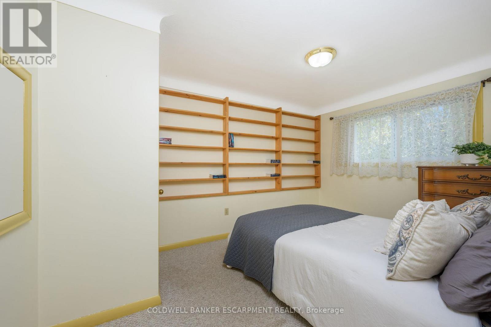111 Elizabeth Drive, Halton Hills, Ontario  L7J 1B6 - Photo 22 - W12455760
