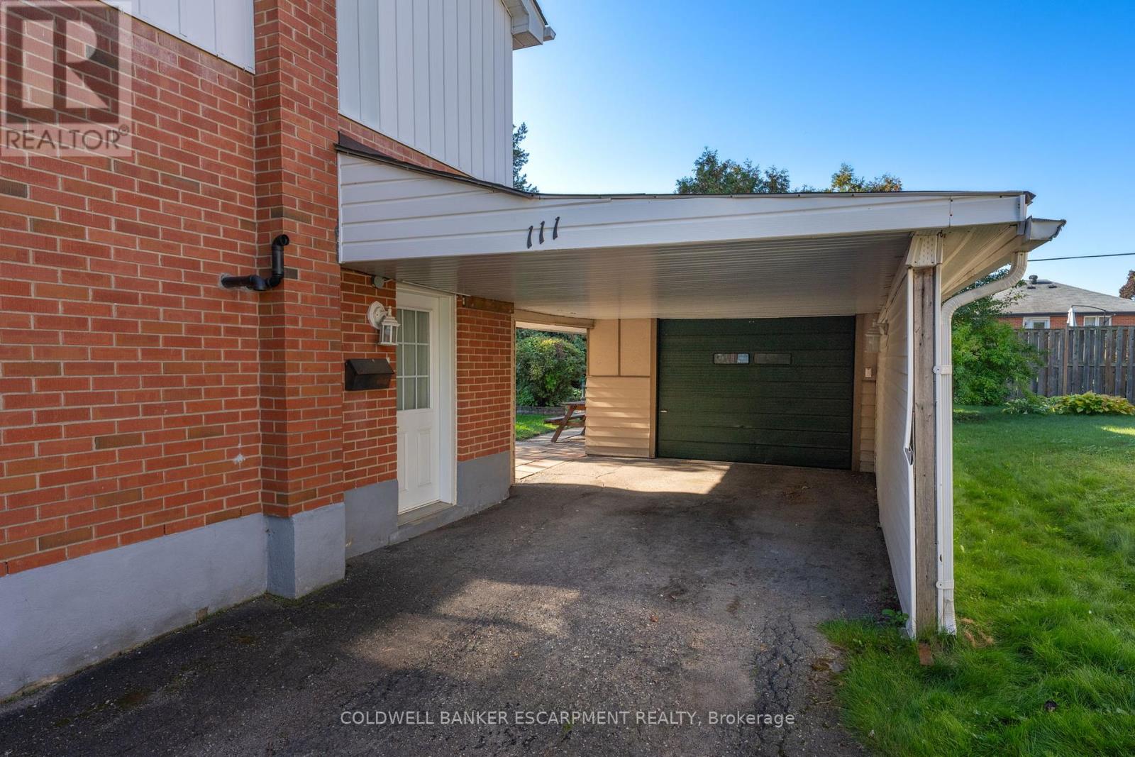 111 Elizabeth Drive, Halton Hills, Ontario  L7J 1B6 - Photo 24 - W12455760