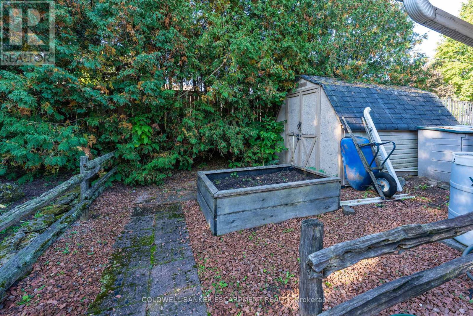111 Elizabeth Drive, Halton Hills, Ontario  L7J 1B6 - Photo 28 - W12455760