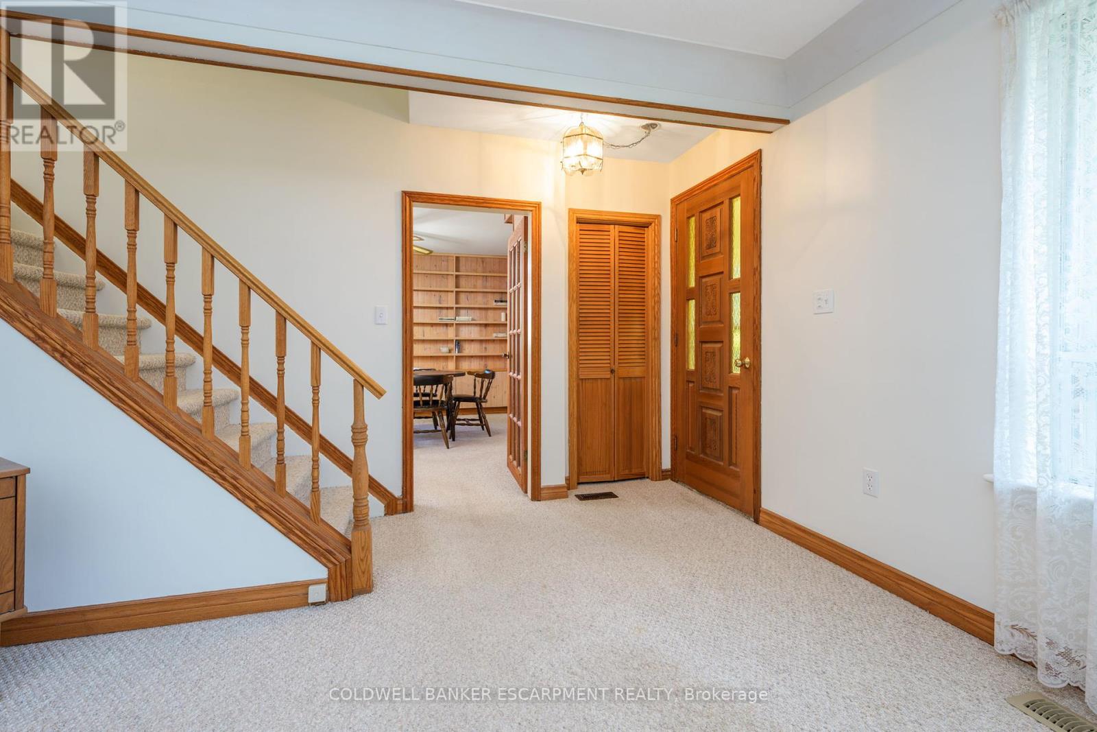 111 Elizabeth Drive, Halton Hills, Ontario  L7J 1B6 - Photo 3 - W12455760