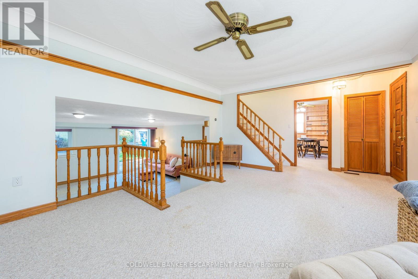 111 Elizabeth Drive, Halton Hills, Ontario  L7J 1B6 - Photo 7 - W12455760