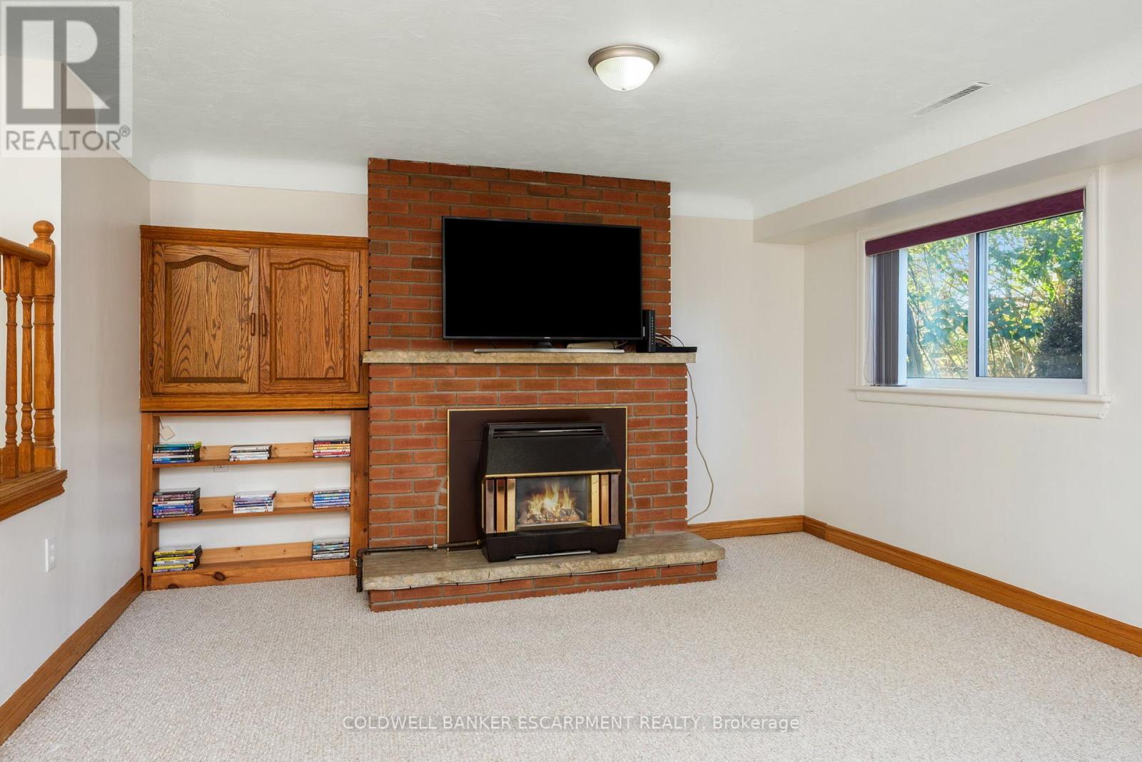 111 Elizabeth Drive, Halton Hills, Ontario  L7J 1B6 - Photo 9 - W12455760