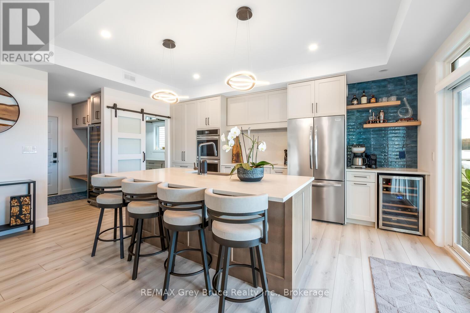 166 Countryside Drive, Chatsworth, Ontario  N0H 1G0 - Photo 13 - X12455781
