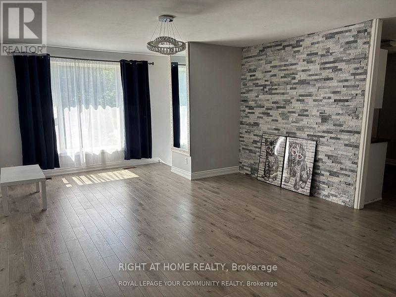 211 Axminster Drive, Richmond Hill, Ontario  L4C 2W2 - Photo 3 - N12455776