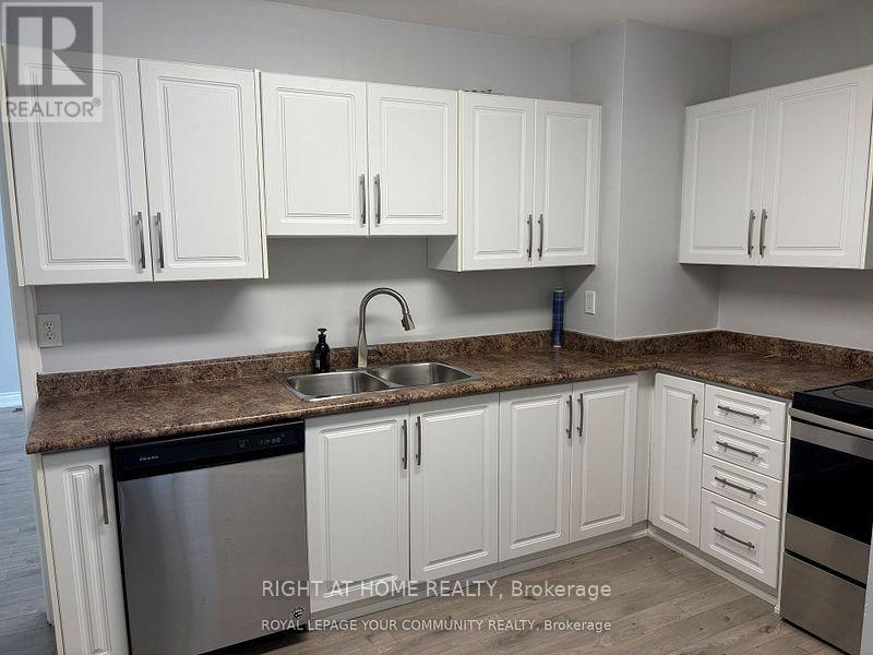 211 Axminster Drive, Richmond Hill, Ontario  L4C 2W2 - Photo 4 - N12455776
