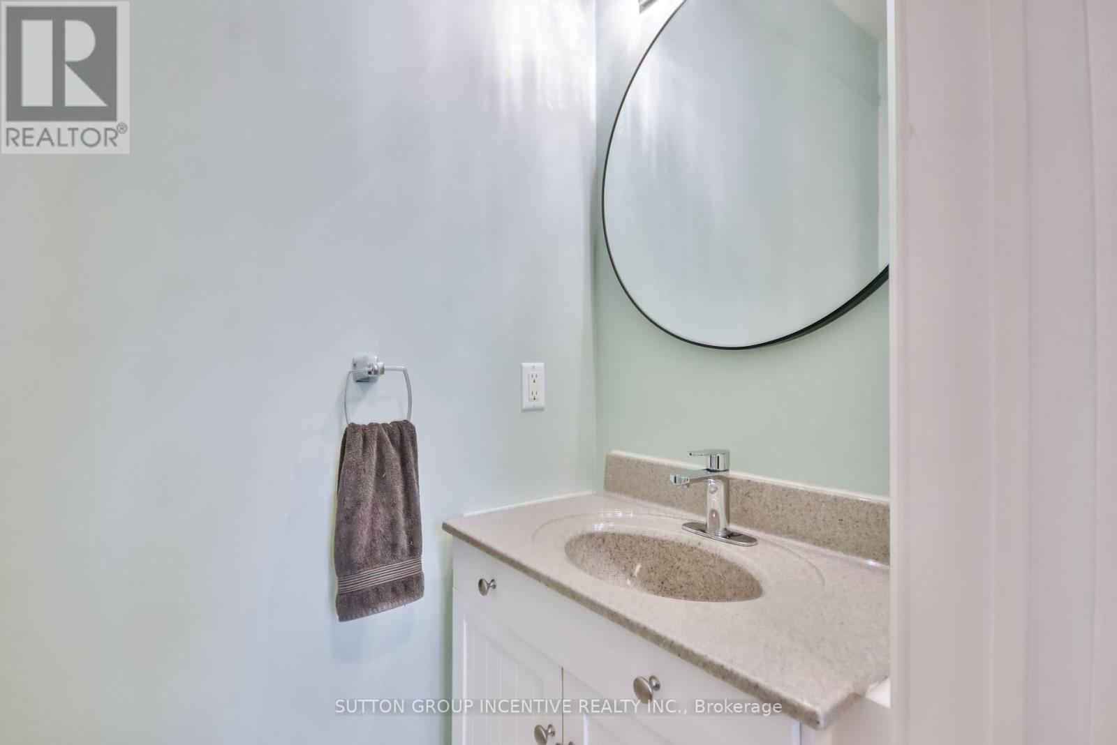 30 Bruce Crescent, Barrie, Ontario  L4N 8T8 - Photo 13 - S12455766