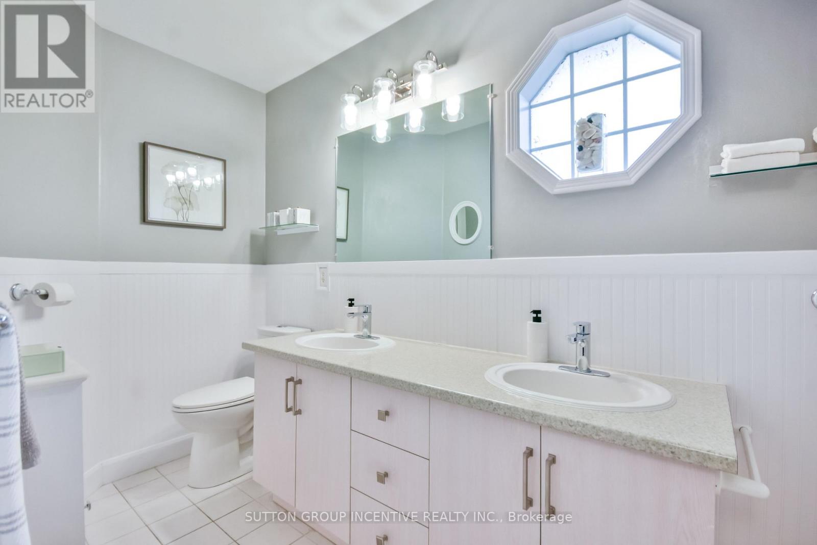 30 Bruce Crescent, Barrie, Ontario  L4N 8T8 - Photo 18 - S12455766
