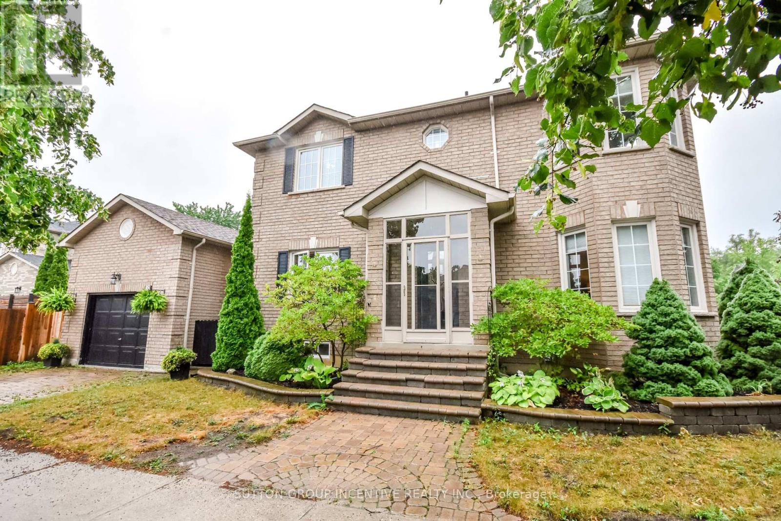 30 Bruce Crescent, Barrie, Ontario  L4N 8T8 - Photo 2 - S12455766