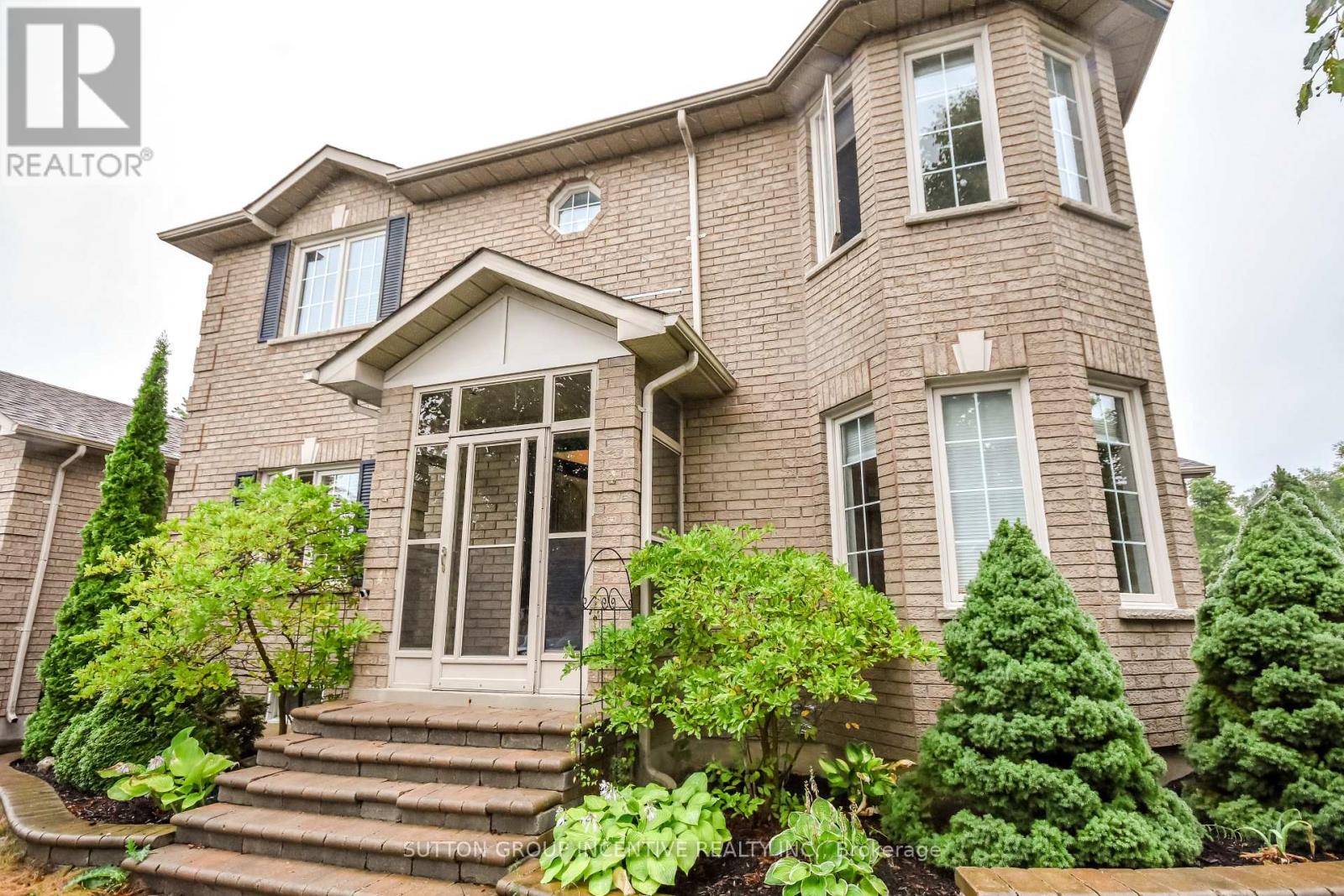 30 Bruce Crescent, Barrie, Ontario  L4N 8T8 - Photo 3 - S12455766