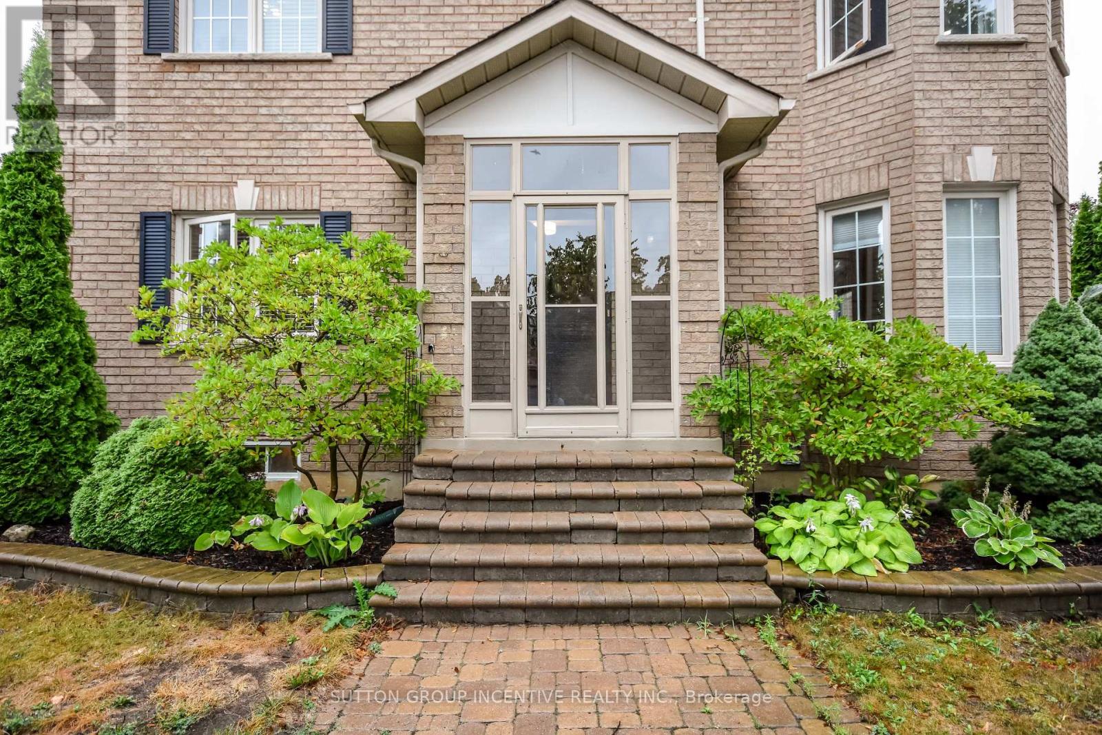 30 Bruce Crescent, Barrie, Ontario  L4N 8T8 - Photo 4 - S12455766