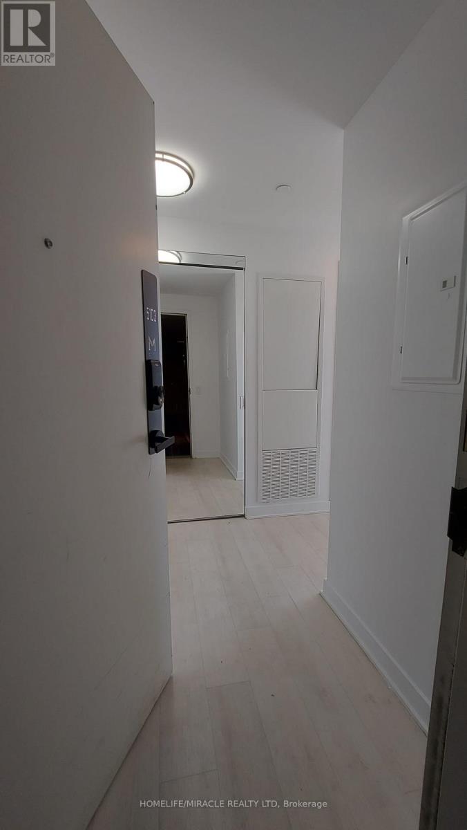 3900 Confederation Parkway, Mississauga, Ontario  L5B 0M3 - Photo 3 - W12455775