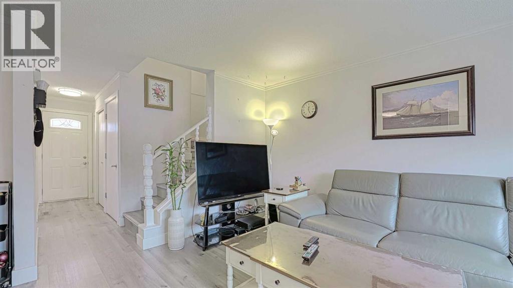 559 Abinger Road Ne, Calgary, Alberta  T2A 6M4 - Photo 9 - A2254920