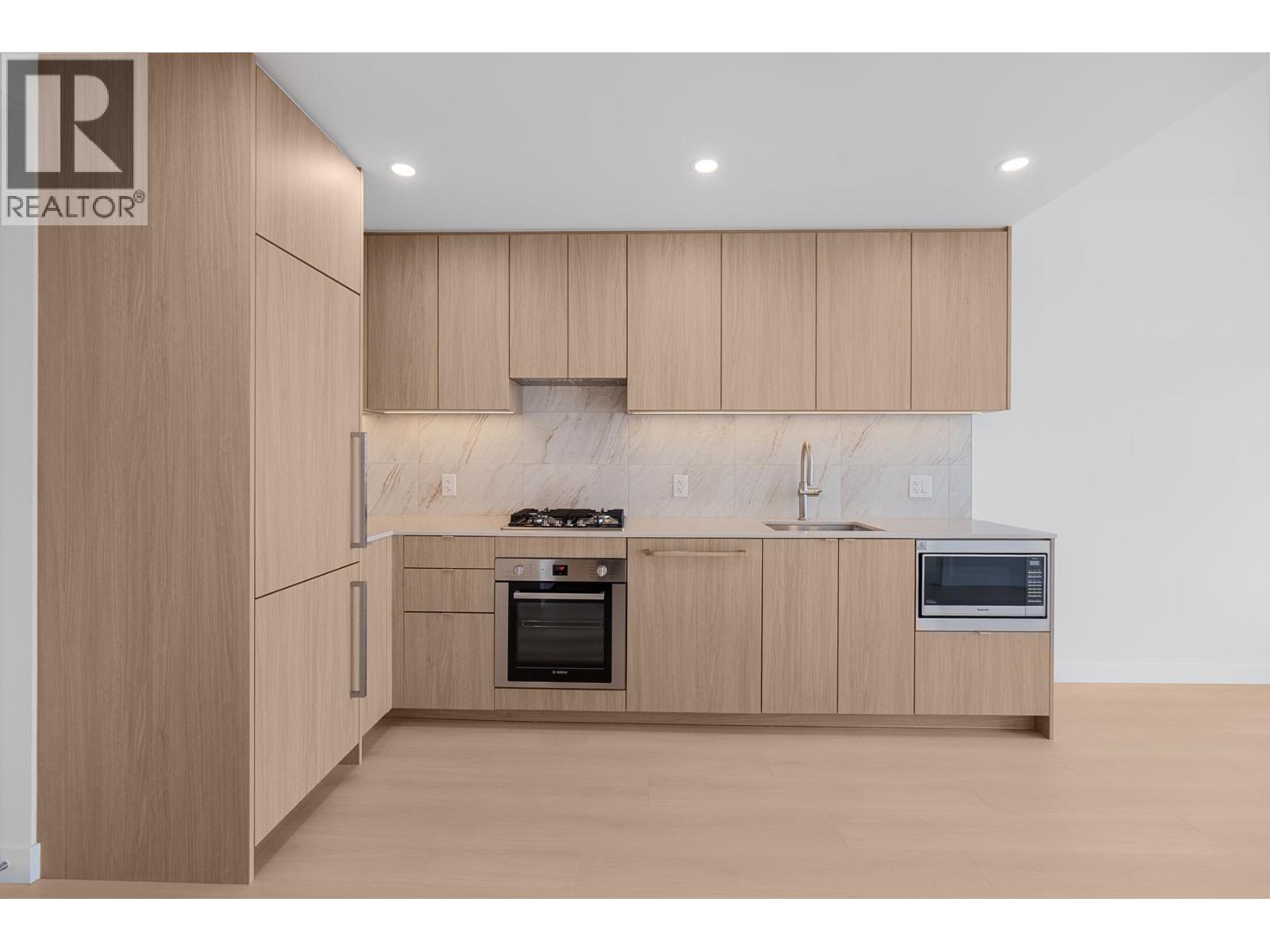 2xxx 626 Claremont Street, Coquitlam, British Columbia  V3J 0T1 - Photo 3 - R3057199