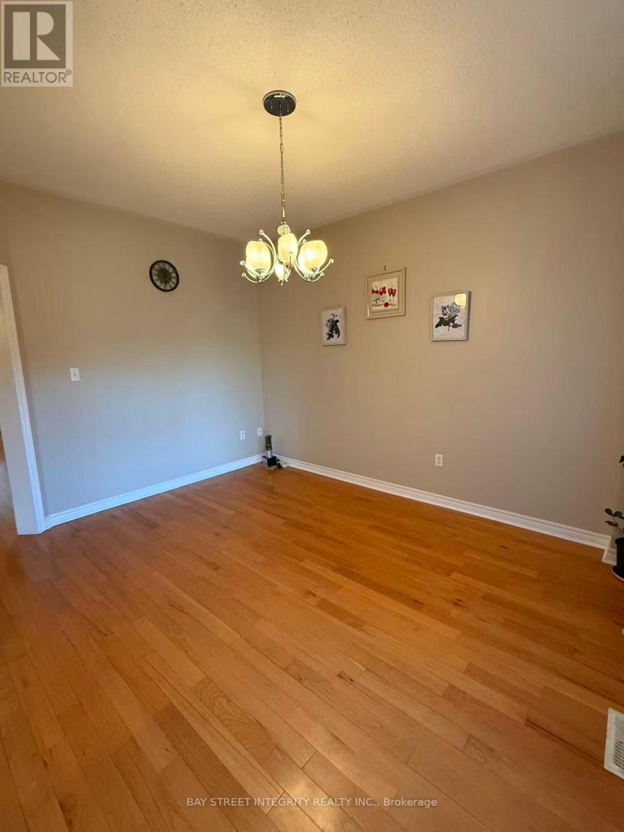 52 John Gary Drive, Markham, Ontario  L3R 5G8 - Photo 5 - N12420463