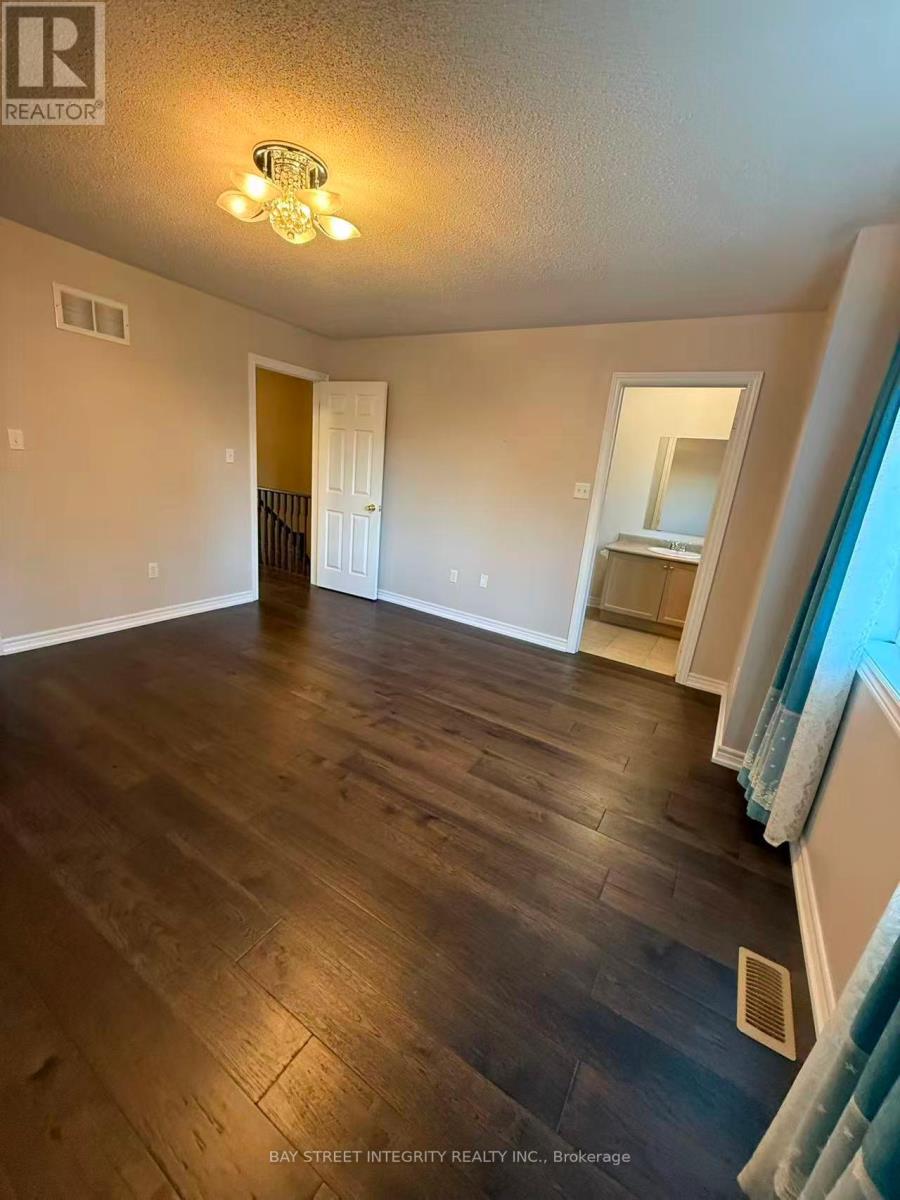 52 John Gary Drive, Markham, Ontario  L3R 5G8 - Photo 9 - N12420463