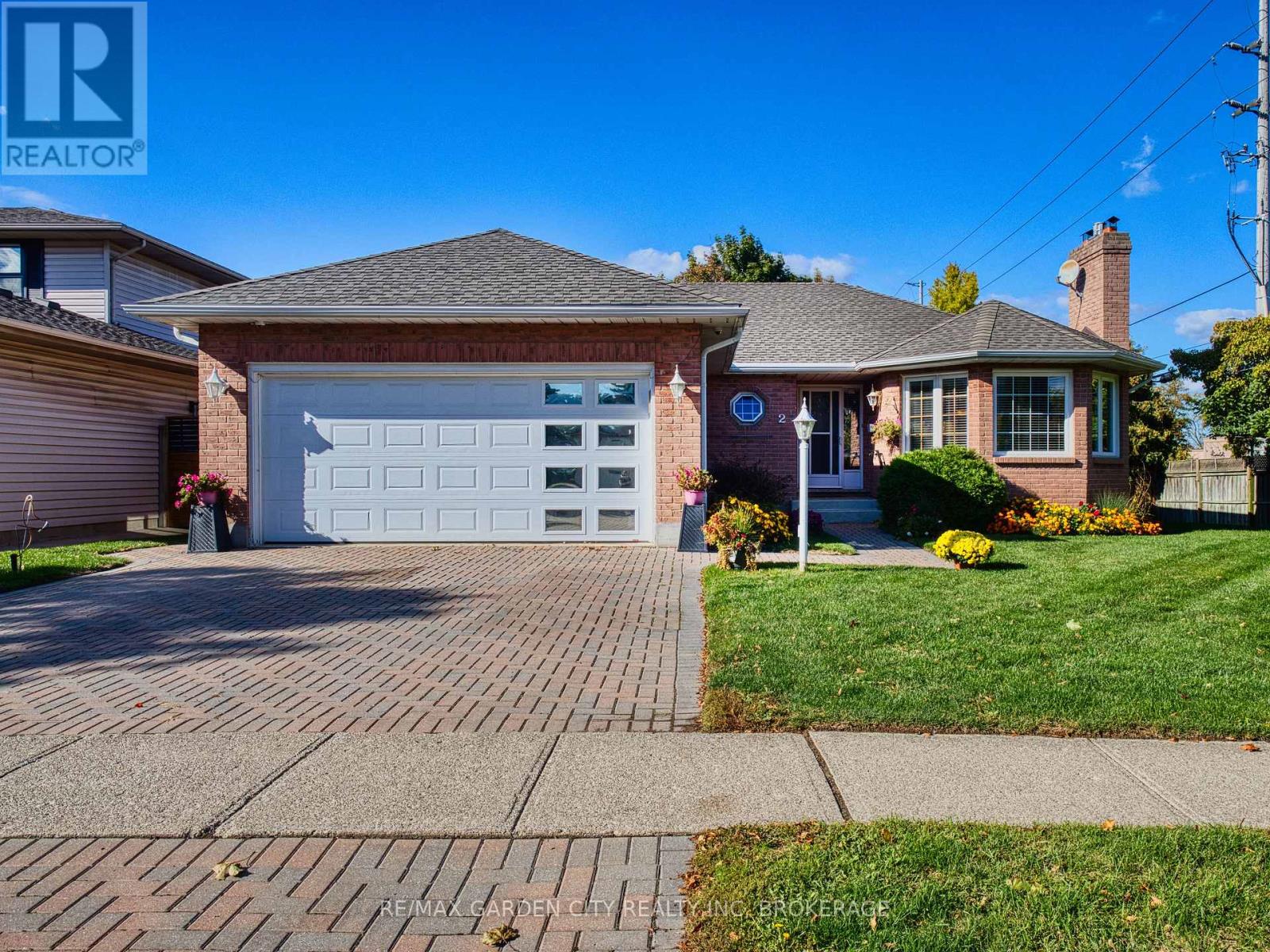 2 Harvest Oak Drive, St. Catharines, Ontario  L2S 3H4 - Photo 1 - X12455816