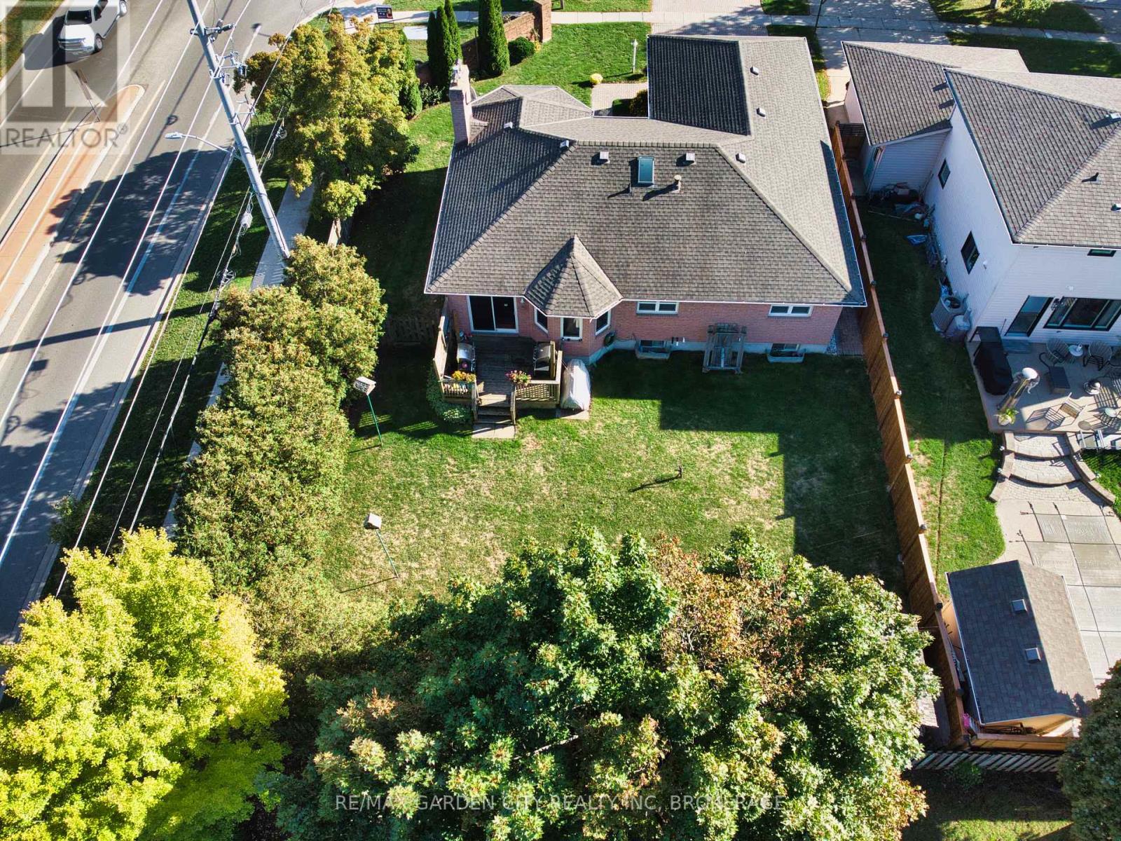 2 Harvest Oak Drive, St. Catharines, Ontario  L2S 3H4 - Photo 10 - X12455816