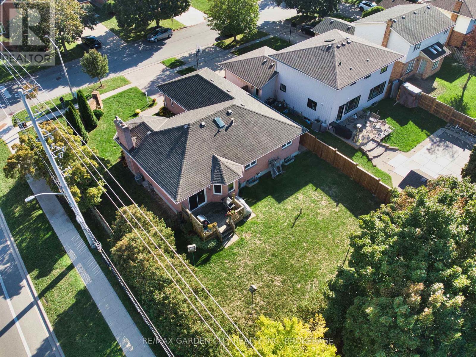 2 Harvest Oak Drive, St. Catharines, Ontario  L2S 3H4 - Photo 11 - X12455816