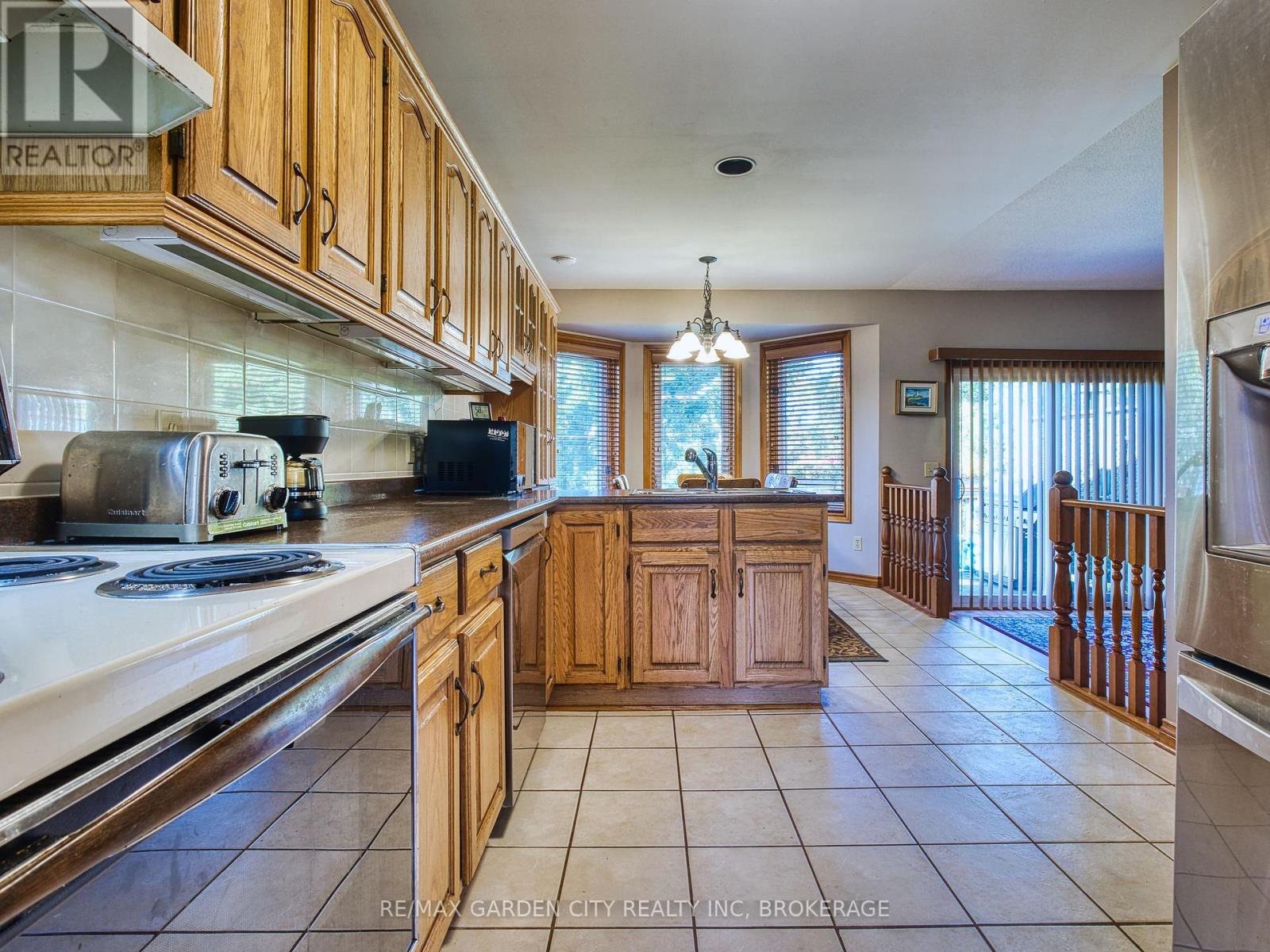 2 Harvest Oak Drive, St. Catharines, Ontario  L2S 3H4 - Photo 18 - X12455816