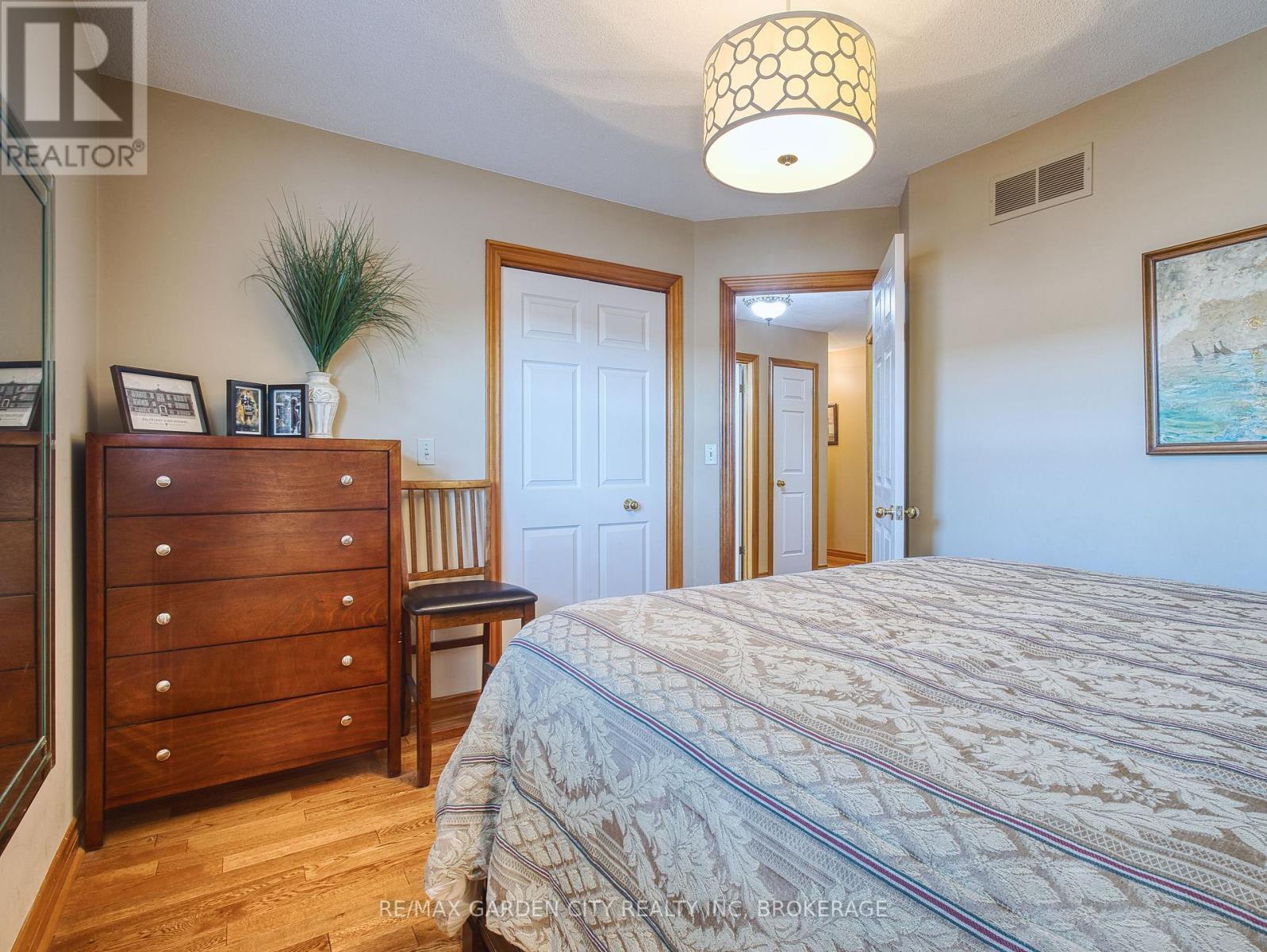 2 Harvest Oak Drive, St. Catharines, Ontario  L2S 3H4 - Photo 23 - X12455816