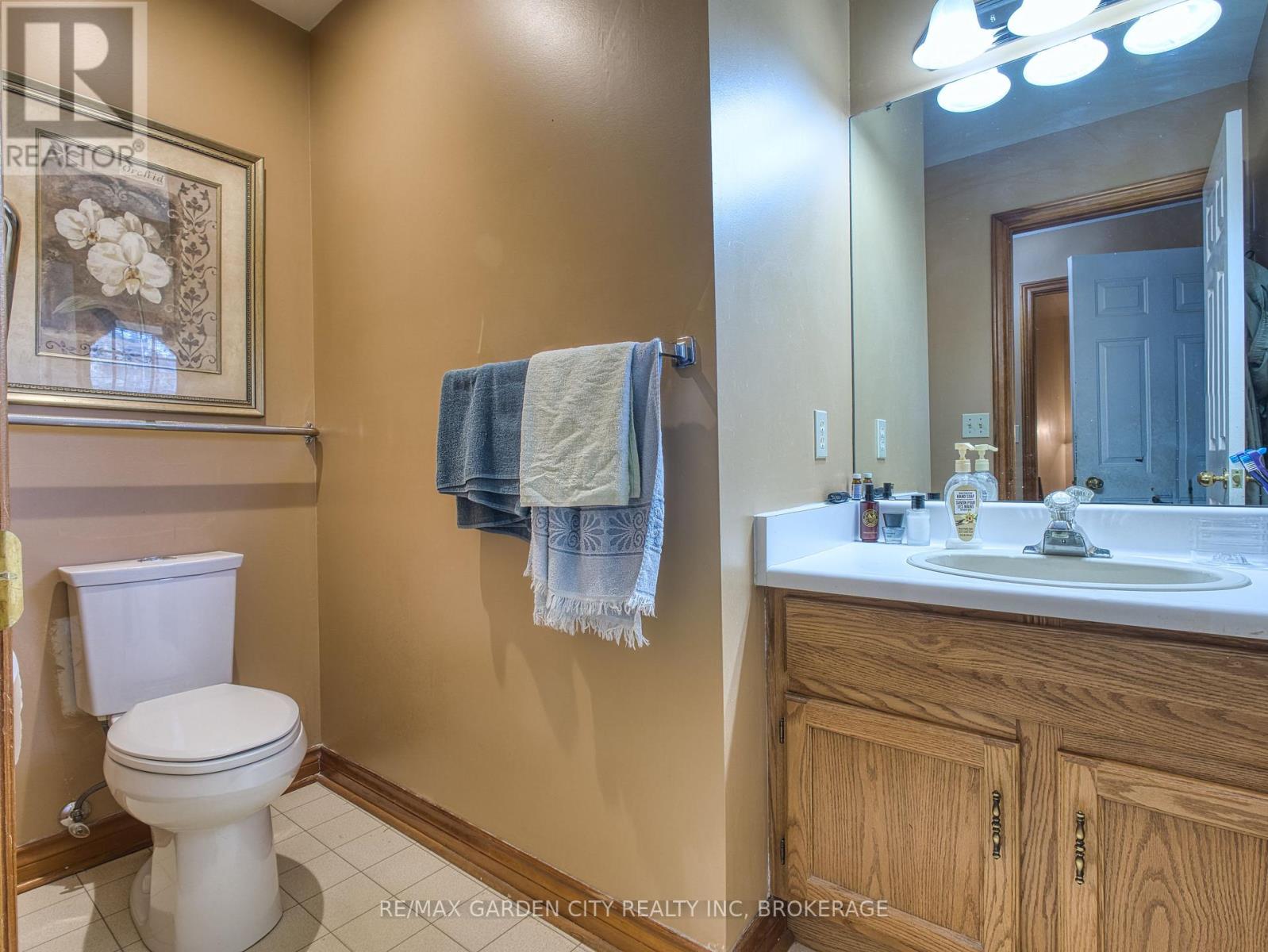 2 Harvest Oak Drive, St. Catharines, Ontario  L2S 3H4 - Photo 27 - X12455816