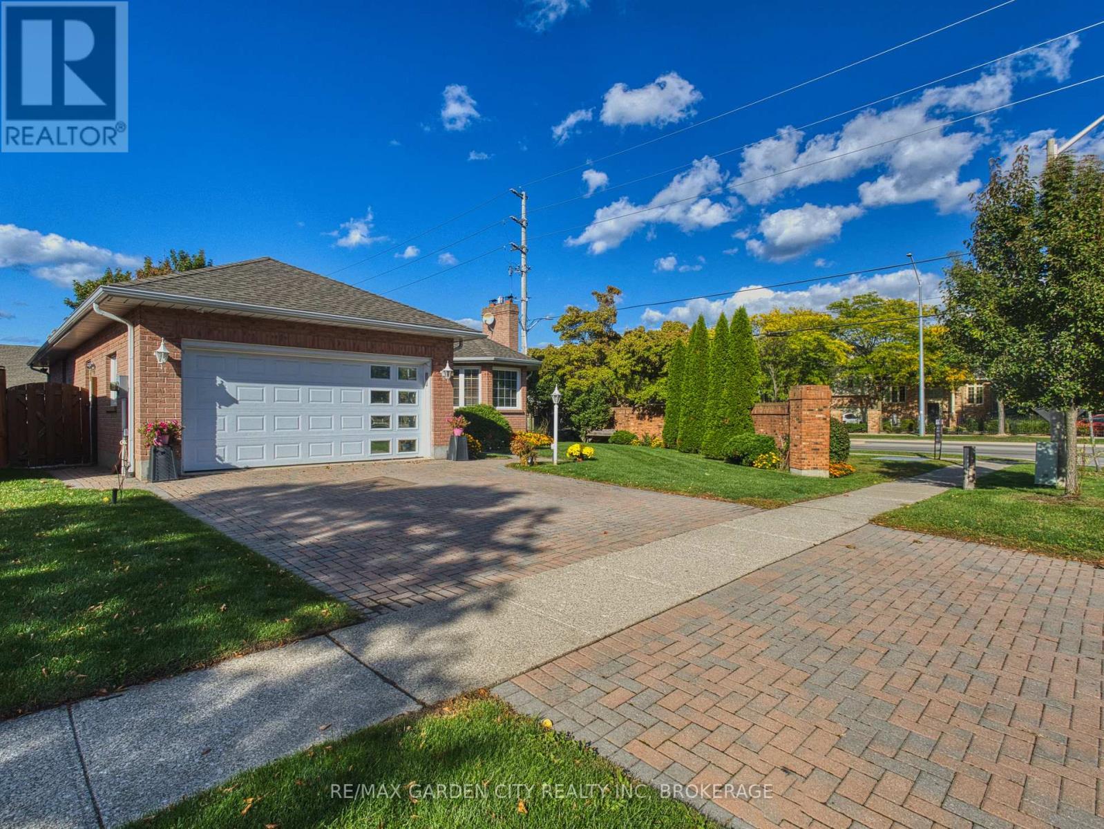 2 Harvest Oak Drive, St. Catharines, Ontario  L2S 3H4 - Photo 3 - X12455816