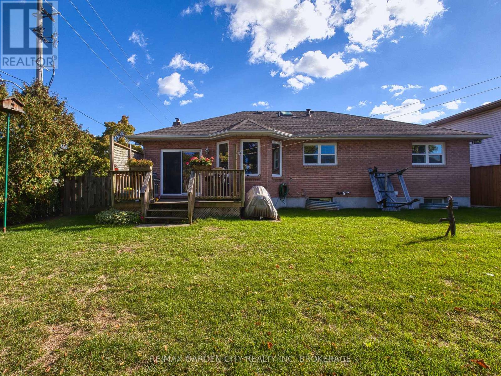 2 Harvest Oak Drive, St. Catharines, Ontario  L2S 3H4 - Photo 5 - X12455816