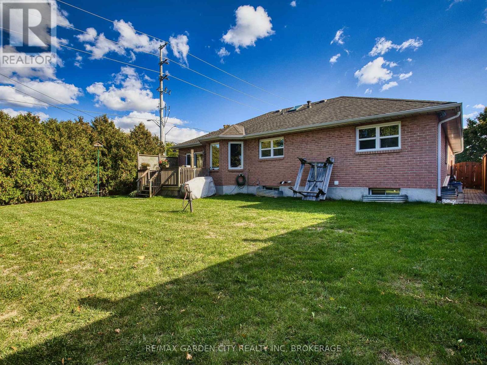 2 Harvest Oak Drive, St. Catharines, Ontario  L2S 3H4 - Photo 6 - X12455816